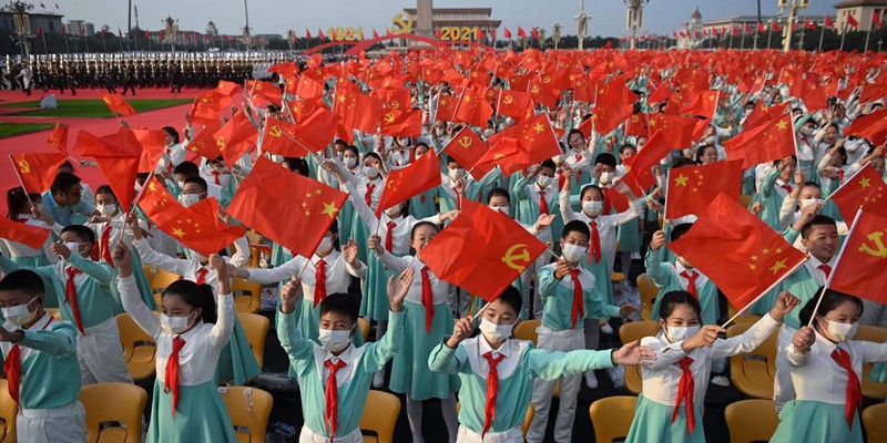 Xi-Jinping-Tiananmen-etudiants-centenaire-PCC-Lemaire-hebdo-vin-chine